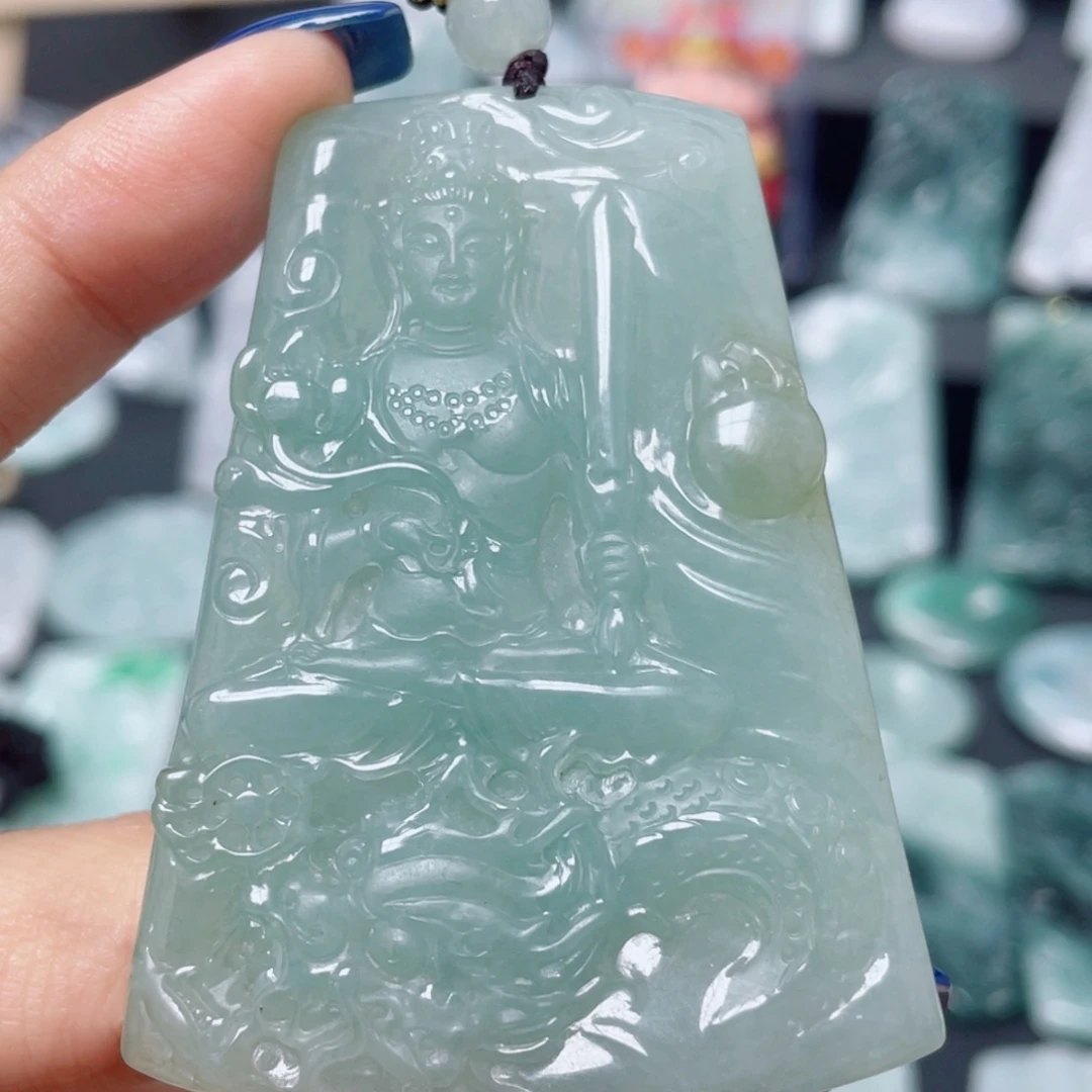 翡翠未镶嵌颈饰虚空藏