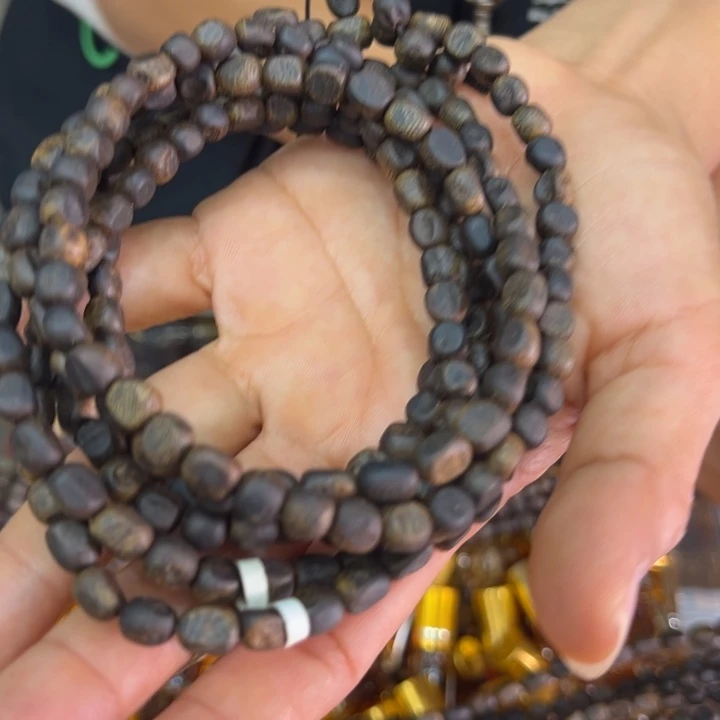 沉香手串红土乌身20克卡6多样性发1条