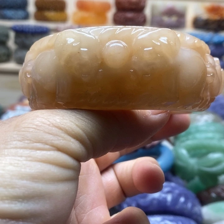 未镶嵌手镯石英质玉