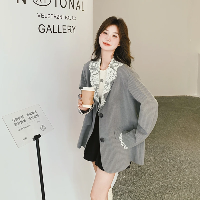 灰色蕾丝拼接条纹小西装外套女2025春季新款韩系流行设计感西服
