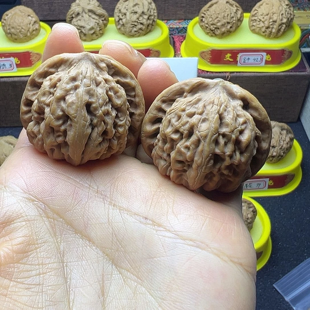 文玩核桃吊坠平谷九龙