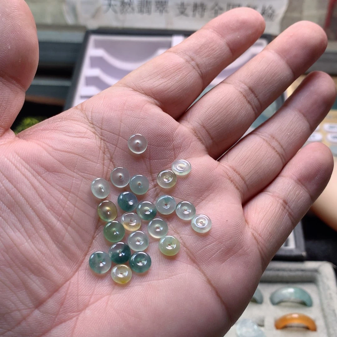 定制翡翠未镶嵌扣子