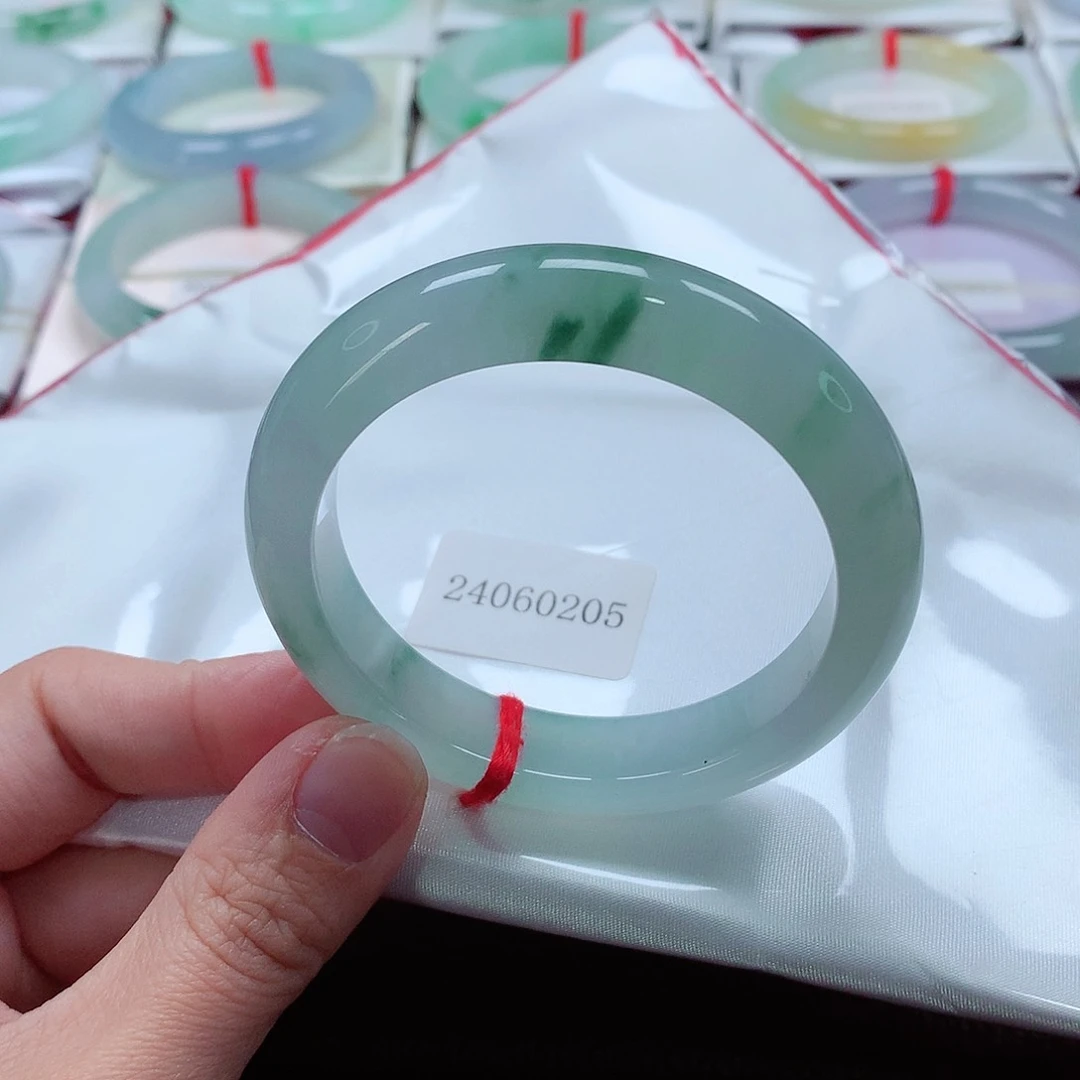 翡翠手镯未镶嵌天然A货翡翠