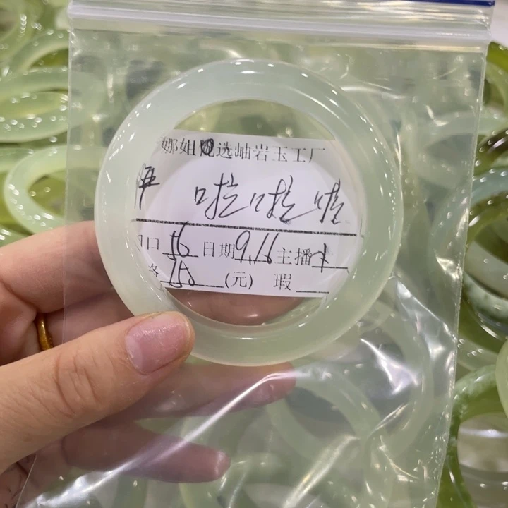 未镶嵌蛇纹石玉手镯啦*啦