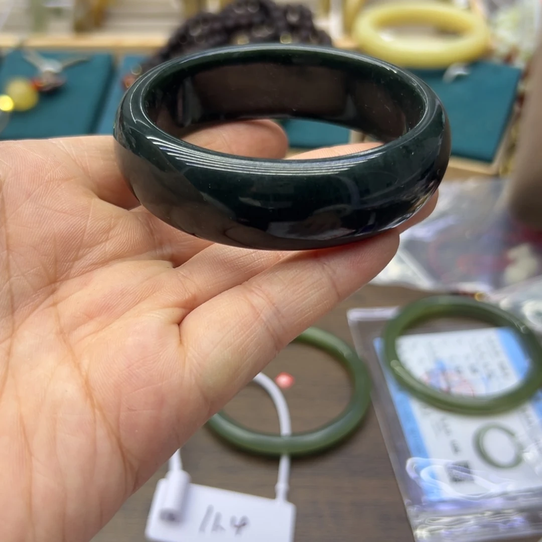 和田玉未镶嵌手镯58.8圈围637