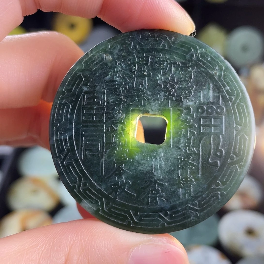 岫玉未镶嵌颈饰车挂吊坠