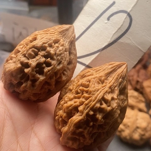 桃核吊坠37高尖大姑石