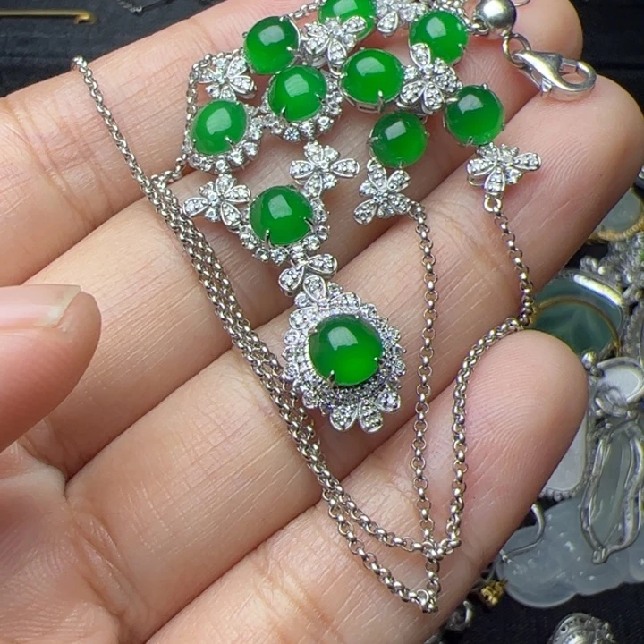 翡翠18K金镶嵌颈饰