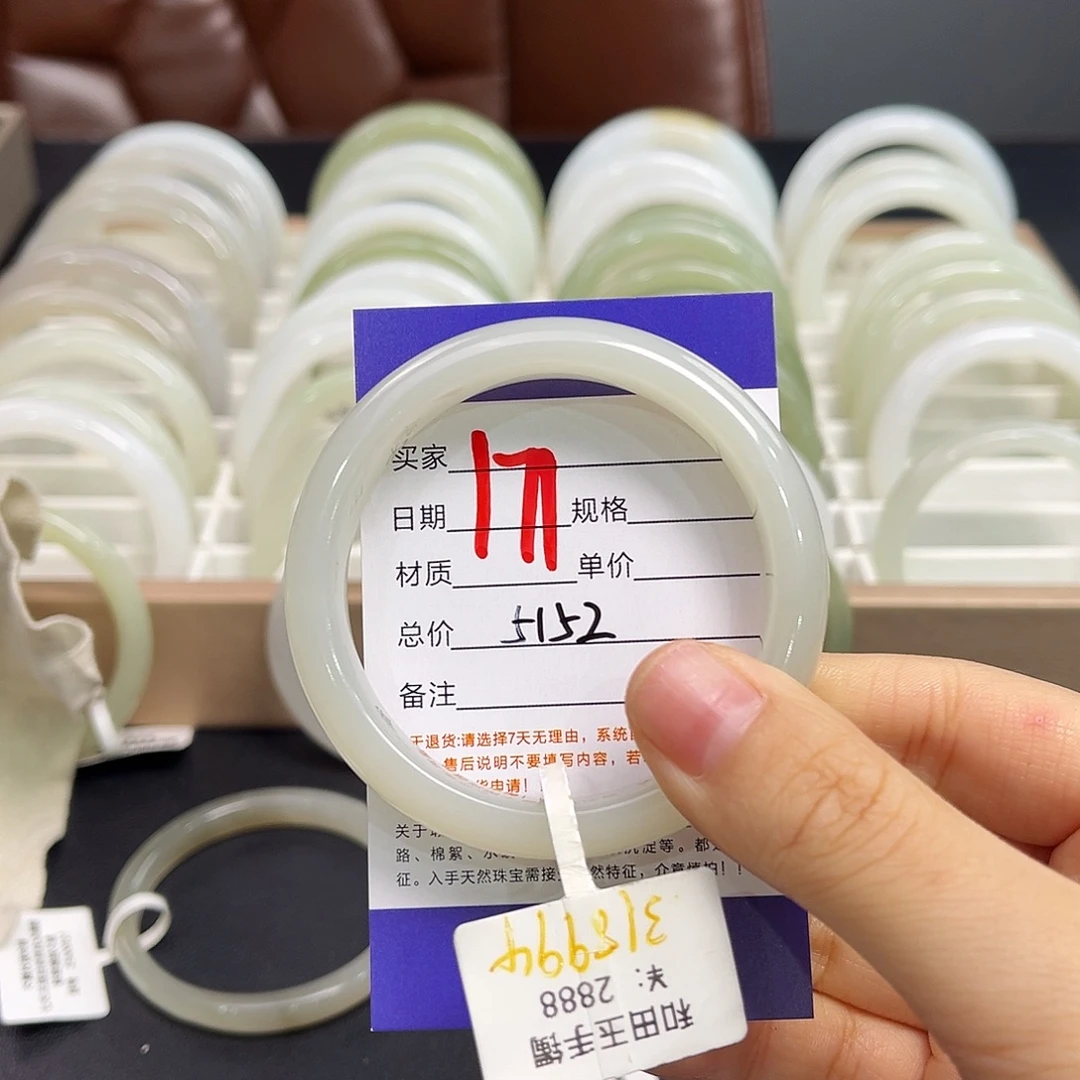 和田玉未镶嵌手镯