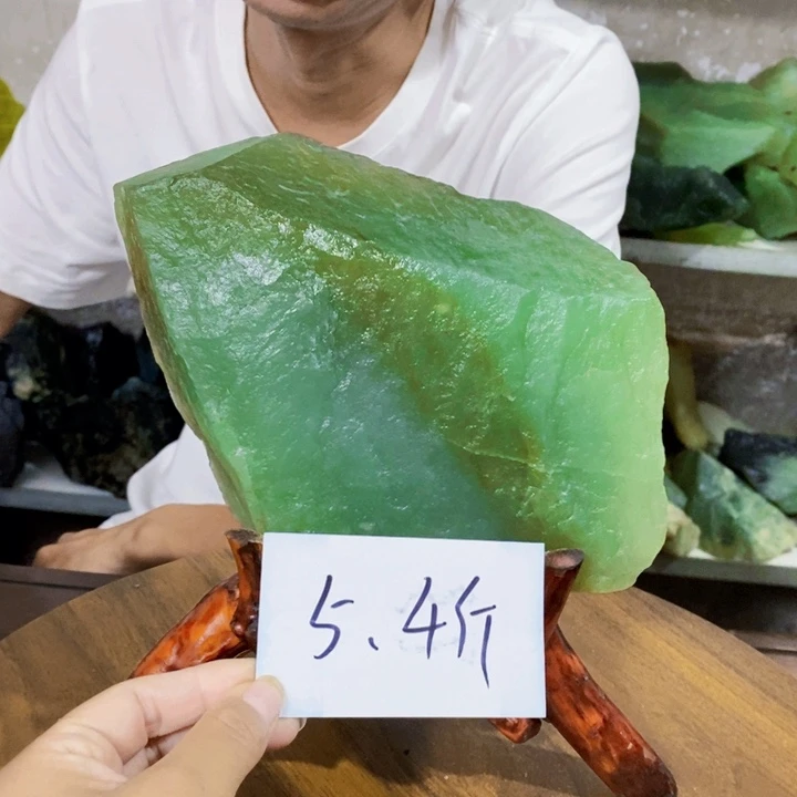 用***5未镶嵌蛇纹石玉原石