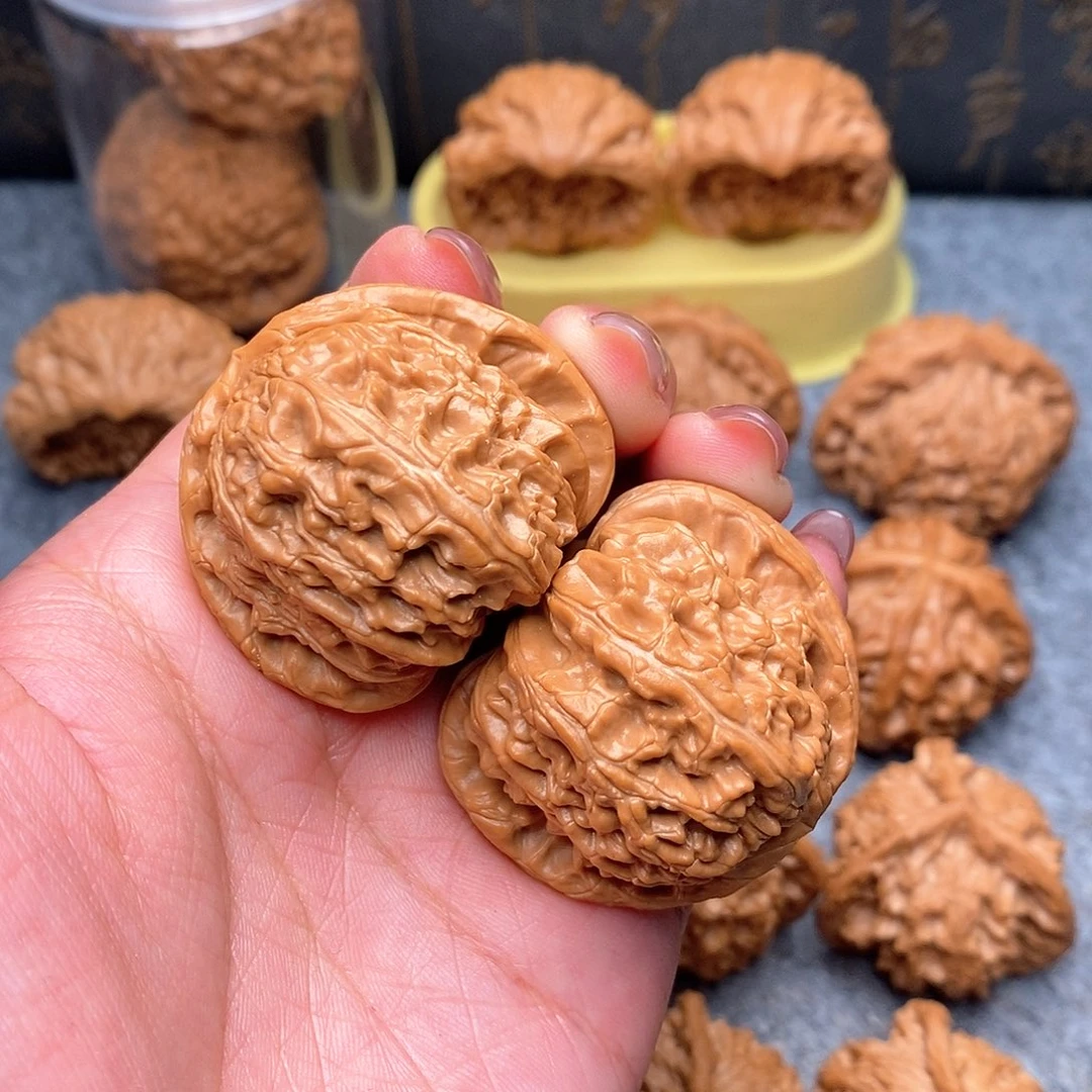 文玩核桃把件t****s三角白42