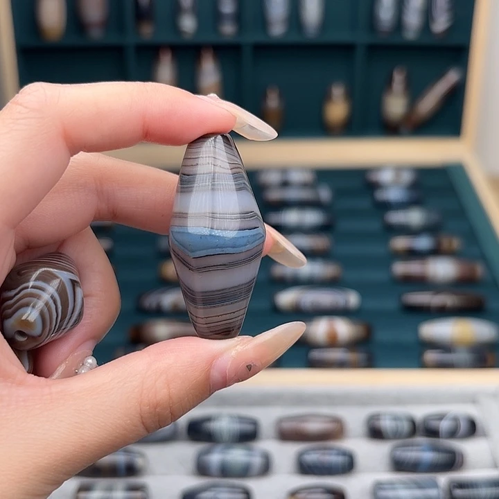 贾***学玛瑙/玉髓未镶嵌珠宝奇石