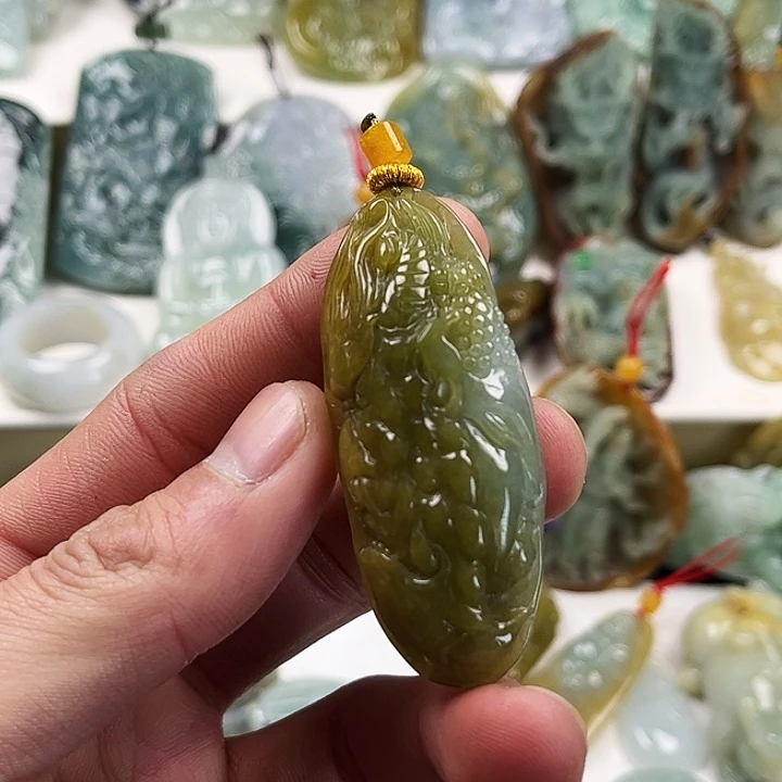 翡翠颈饰未镶嵌翡翠