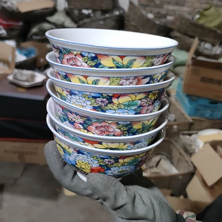 摆件盘子碗茶壶啥都有