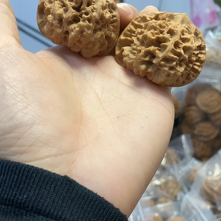 文玩核桃把件47.5官帽老树