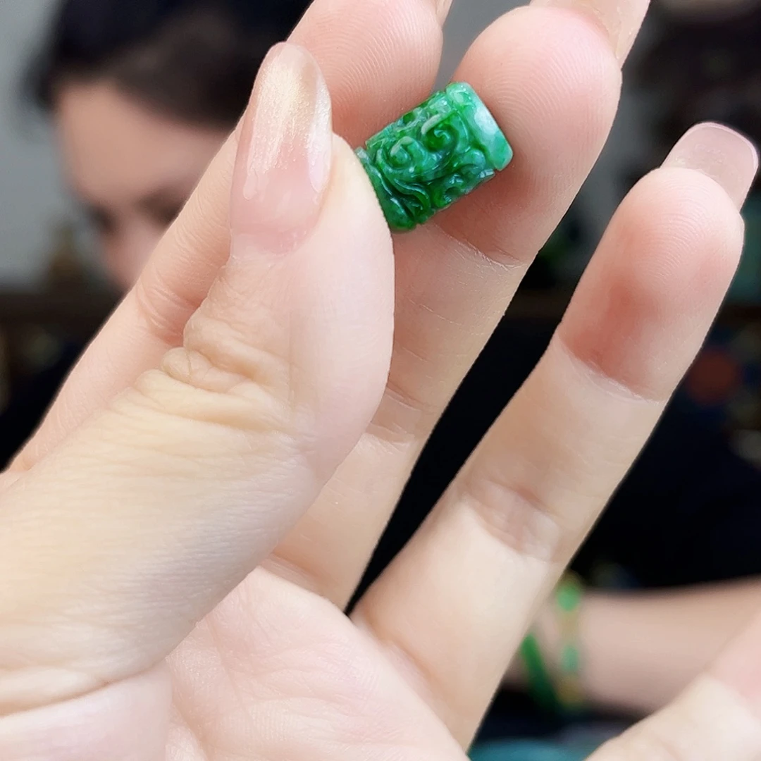 翡翠未镶嵌颈饰多样性