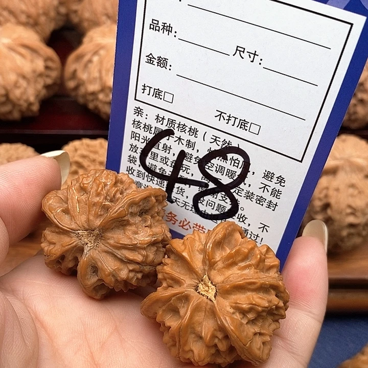 雨***下桃核吊坠三棱狮子35