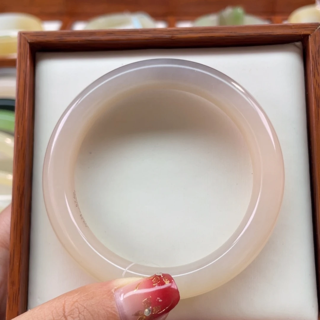 【闪购商品】和田玉手镯未镶嵌56