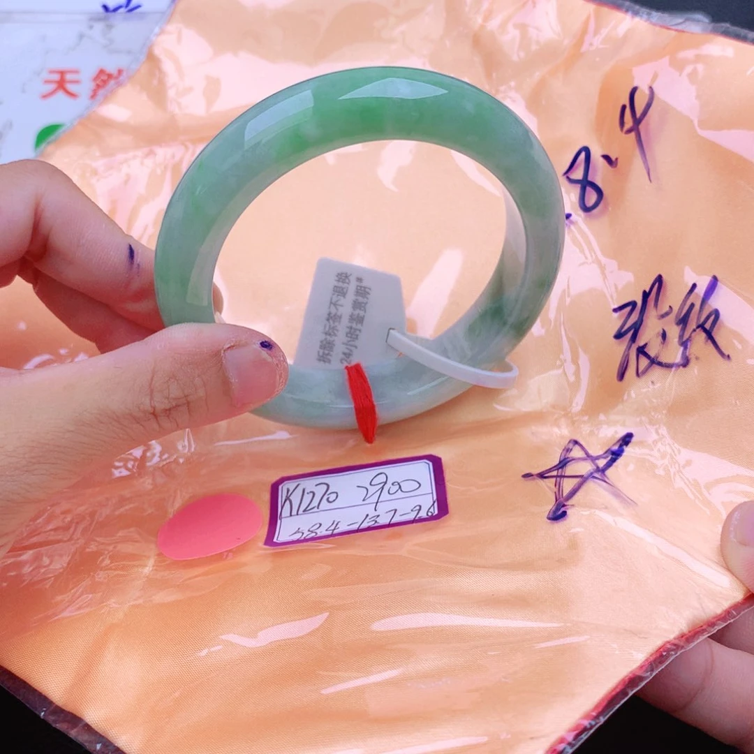 翡翠手镯未镶嵌翡翠
