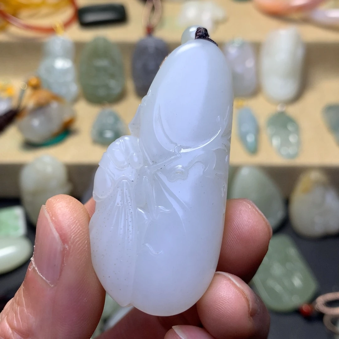 颈饰未镶嵌和田玉一鸣惊人