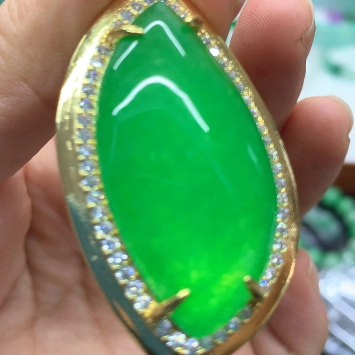 颈饰未镶嵌翡翠吊坠