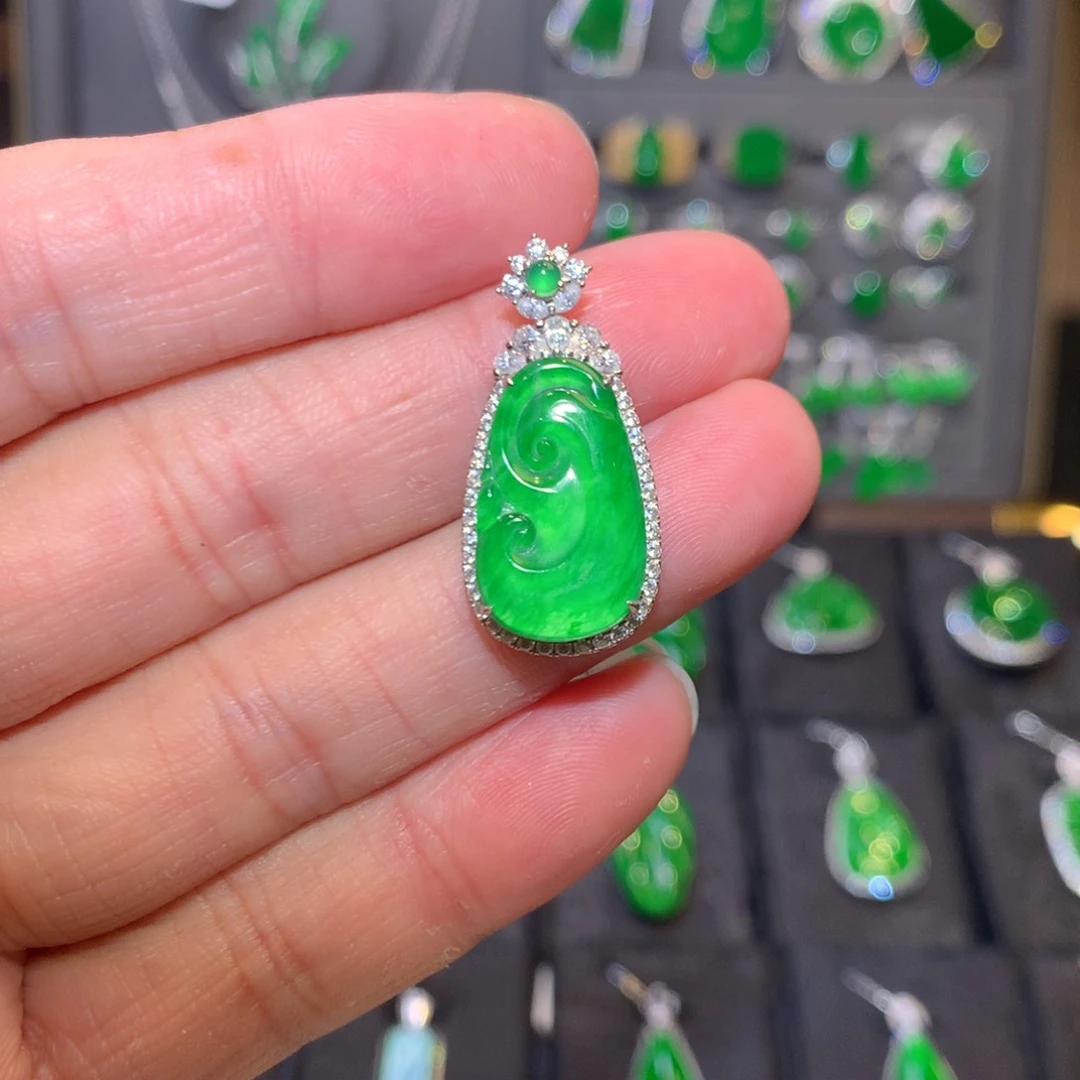 吊坠(不含链)18K金镶嵌翡翠如意