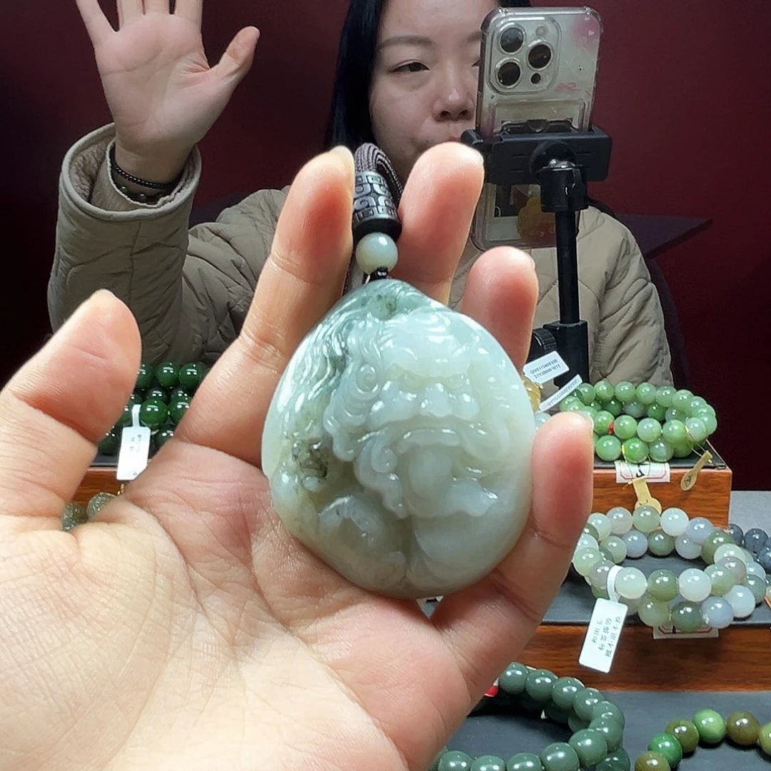 和田玉未镶嵌把件