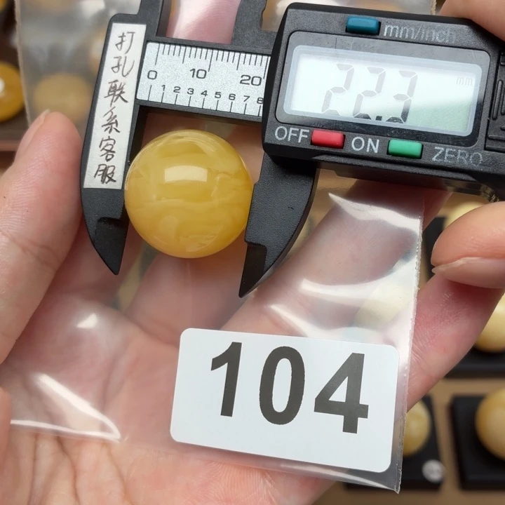 摇***h未镶嵌琥珀裸石蜜蜡