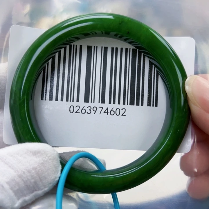 和田玉未镶嵌手镯微瑕5556