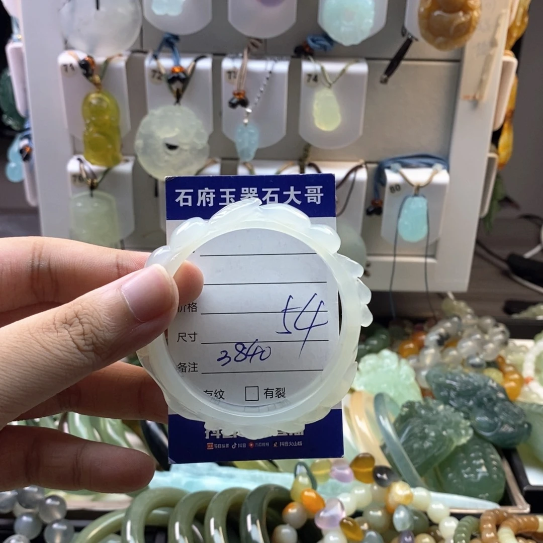 未镶嵌蛇纹石玉颈饰