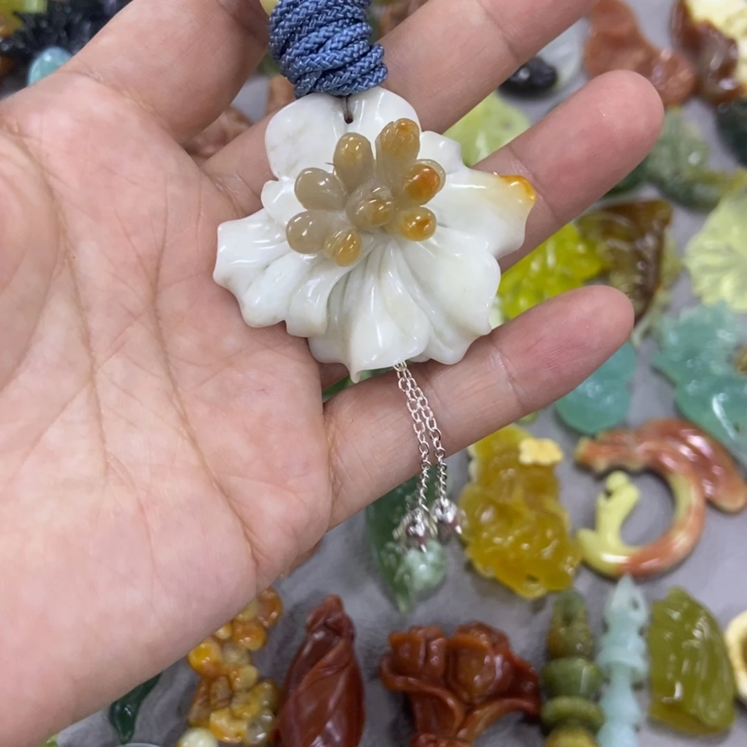 未镶嵌蛇纹石玉挂件岁*