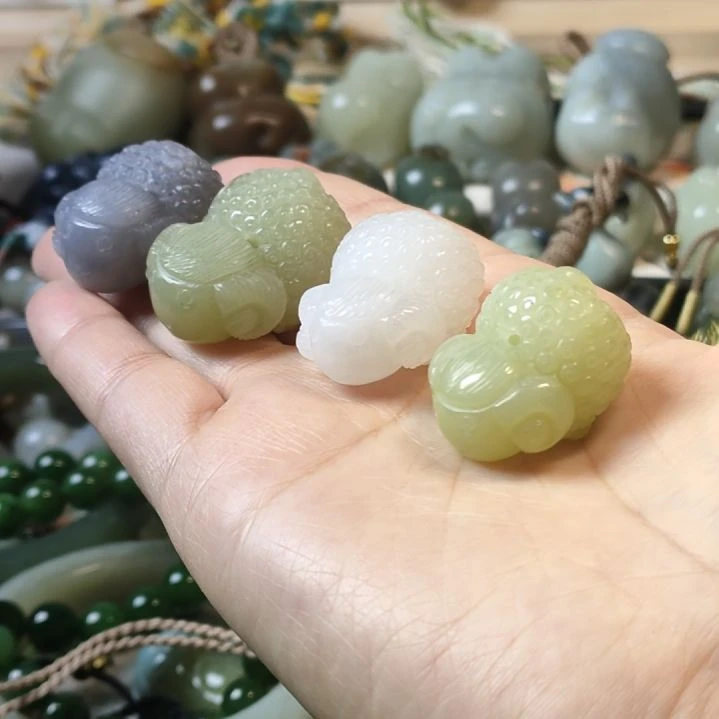 和田玉未镶嵌颈饰羊