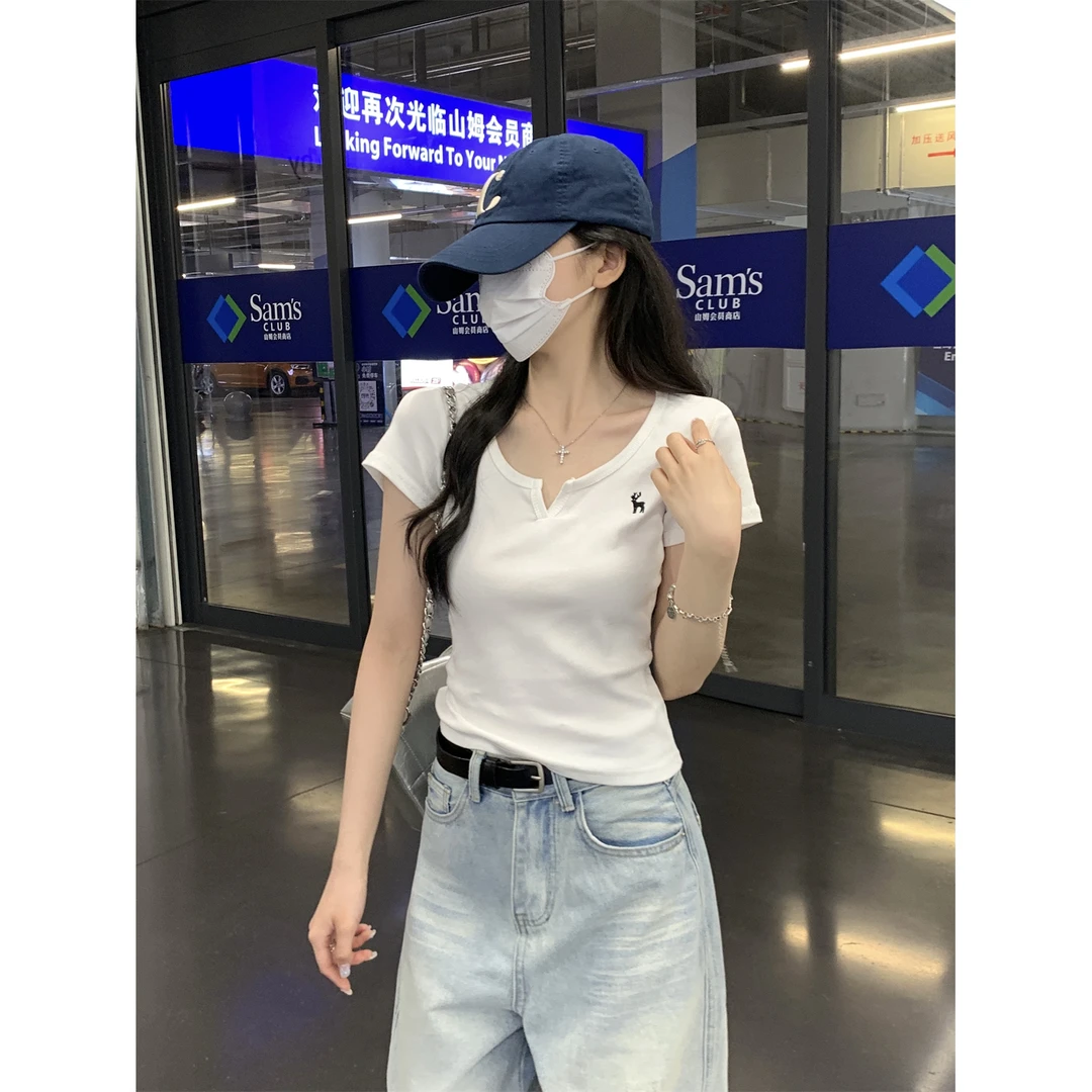 白色V领短袖女韩版修身减龄正肩T恤2025夏季小众刺绣辣妹短款上衣