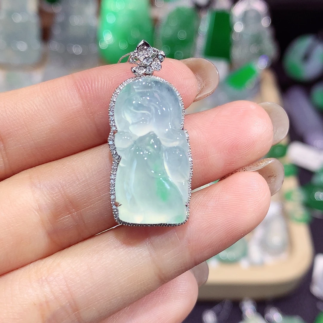 翡翠18K金镶嵌颈饰仙女