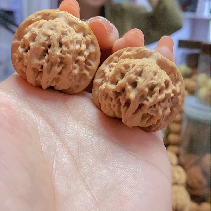 【闪购商品】文玩核桃把件37天地