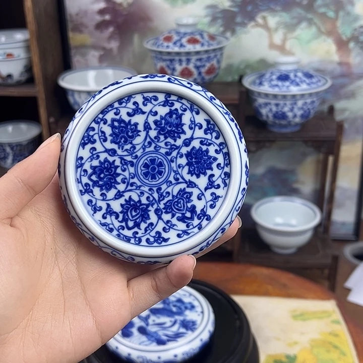 陶杯子青花缠枝莲盖置