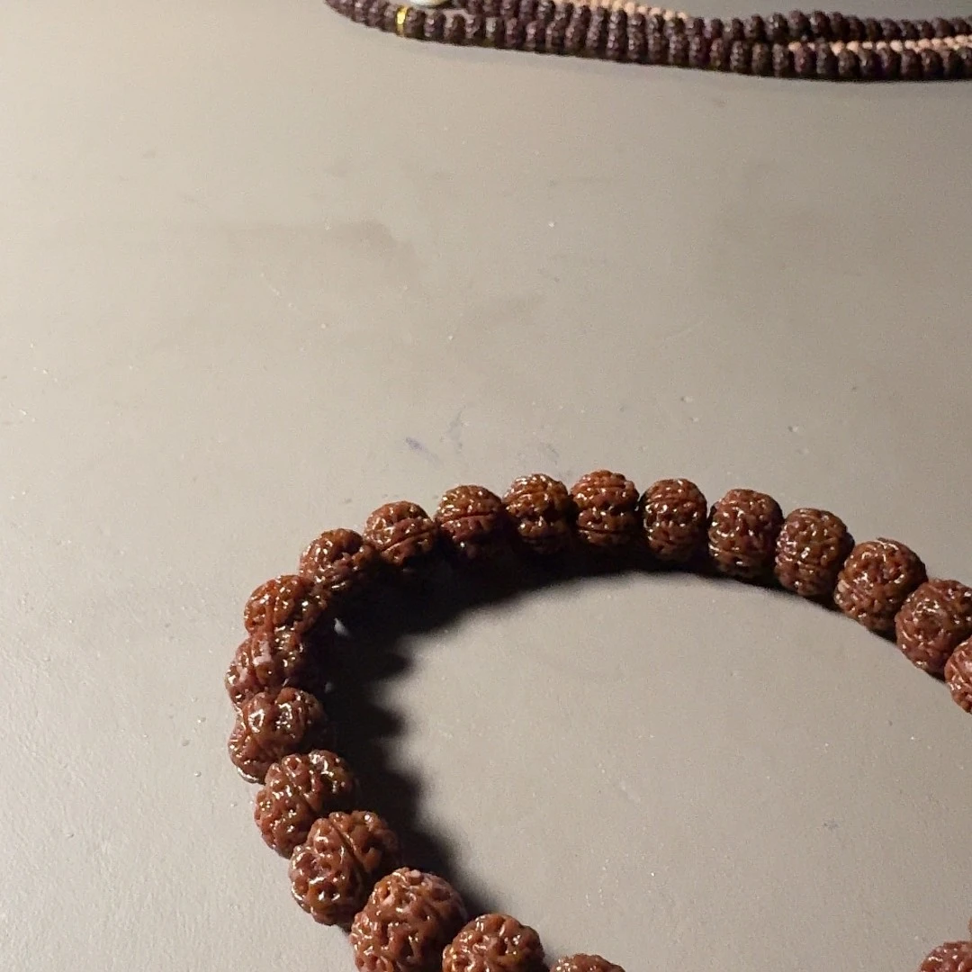 金刚菩提吊坠勿里达老树凹底梅花之王手持