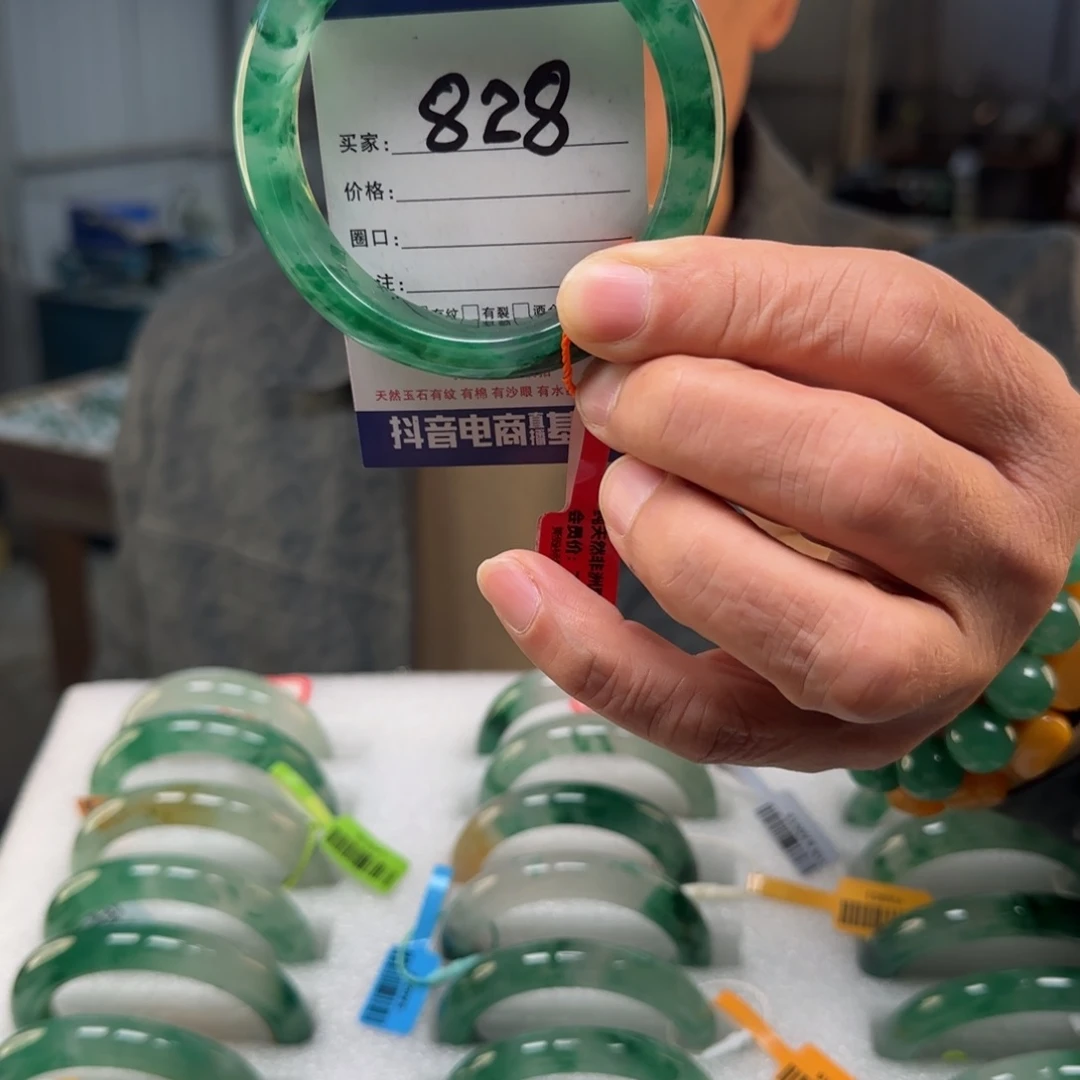 石英质玉（非洲翠）未镶嵌手镯