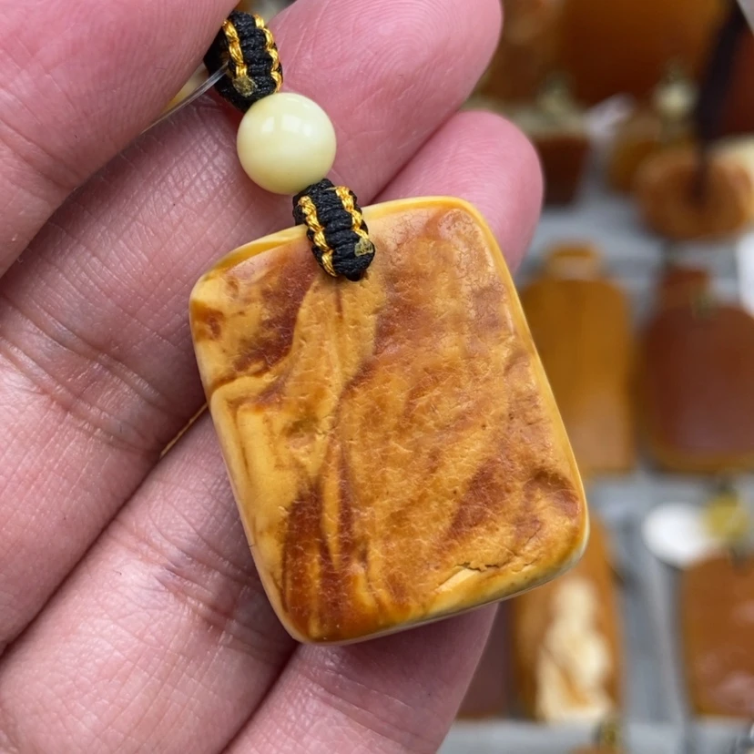 【闪购商品】未镶嵌颈饰琥珀