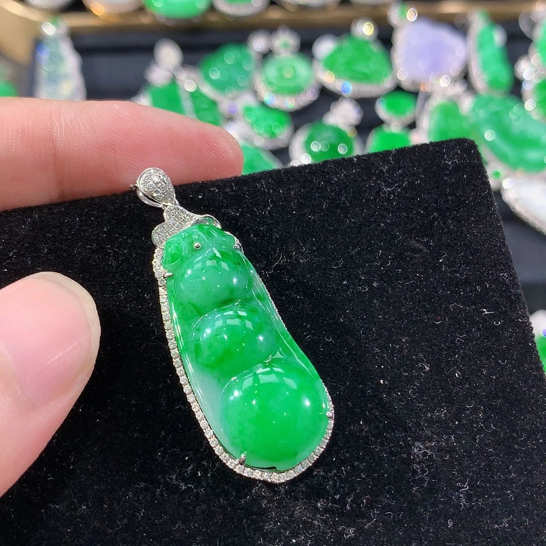 翡翠18K金镶嵌颈饰