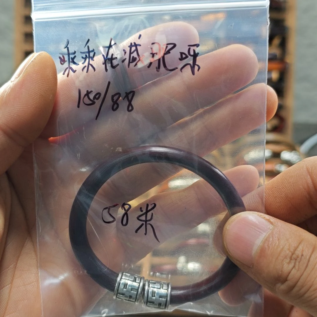 乖***呀木质非金属正宗西藏鸡血藤手镯