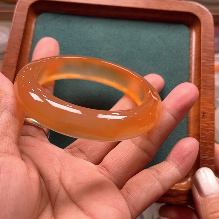 玛瑙/玉髓手镯未镶嵌