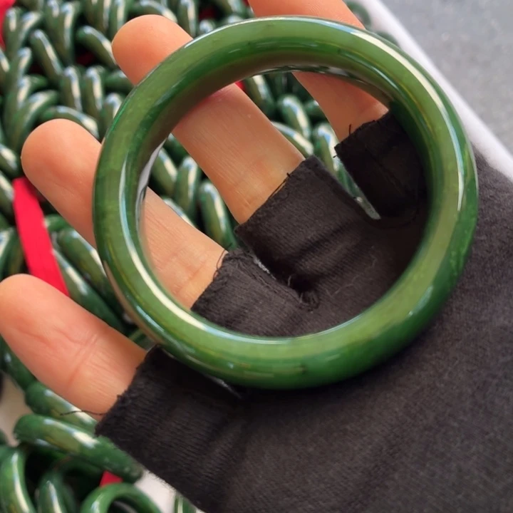 和田玉（碧玉）未镶嵌手镯北极玉碧玉手镯(多样性发货)