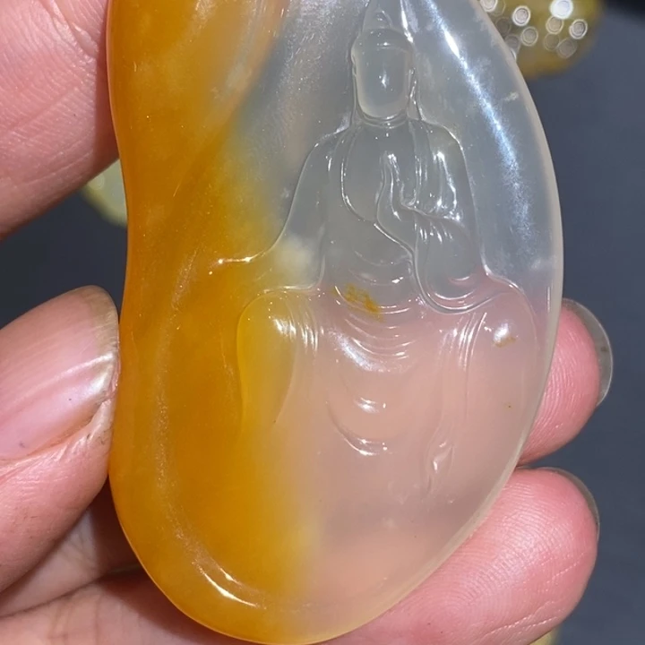 未镶嵌石英质玉（黄龙玉）颈饰