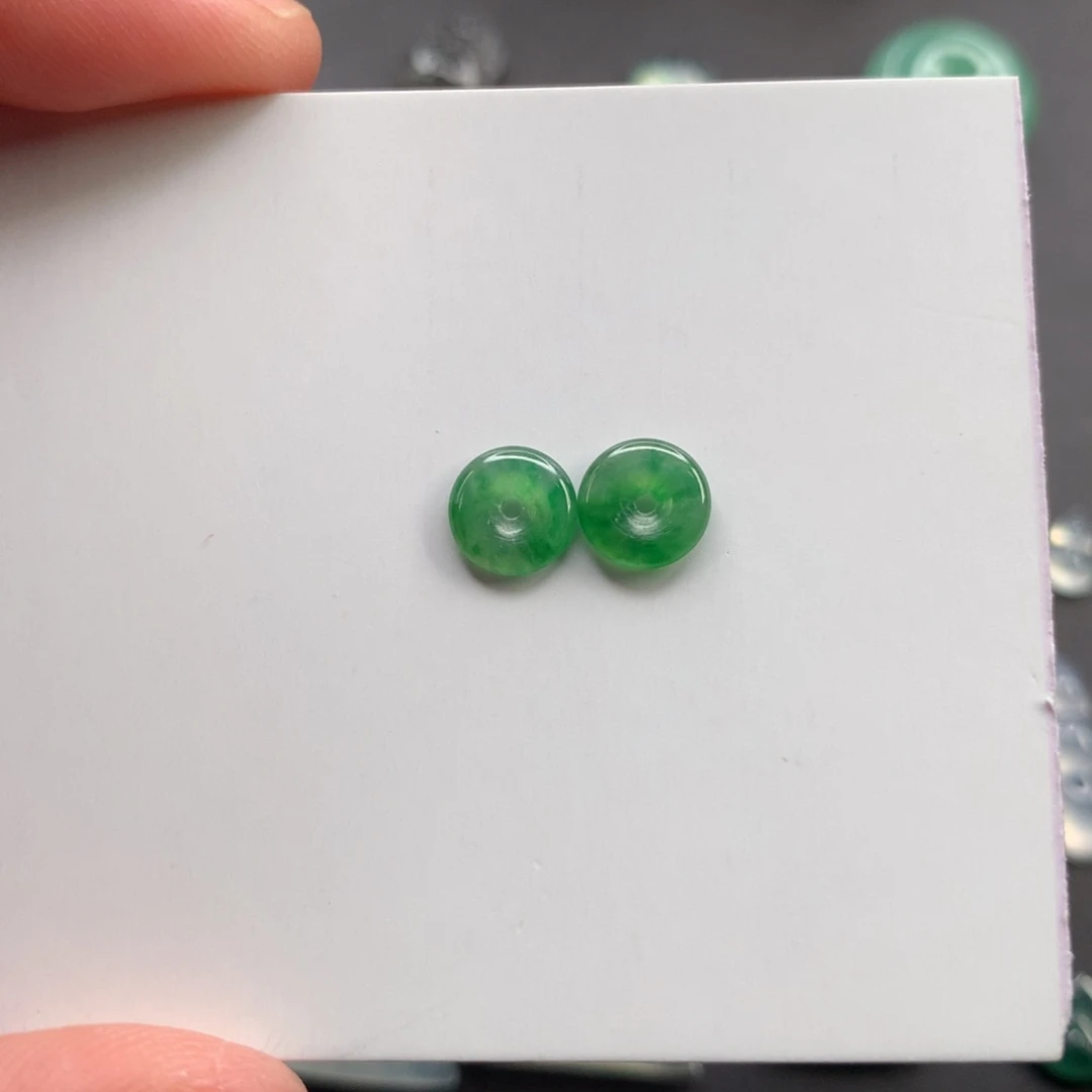 翡翠裸石翡翠扣子