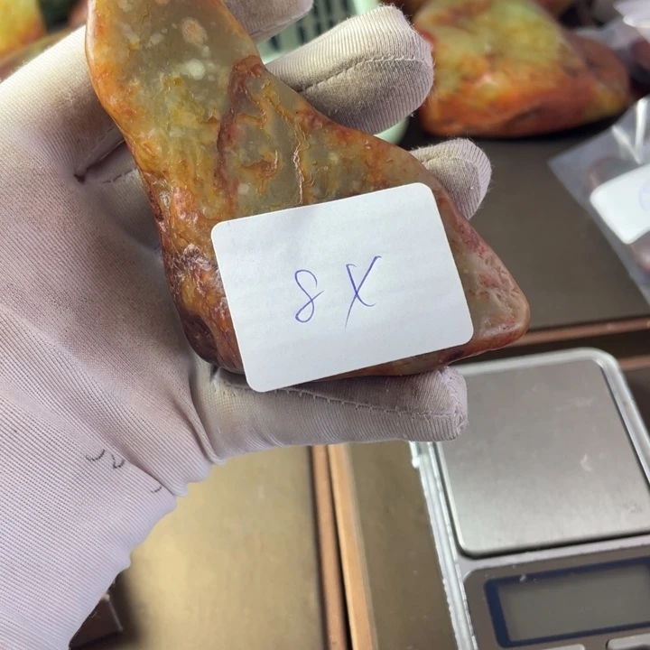 卫***士未镶嵌岫岩老玉（透闪石质玉）挂件