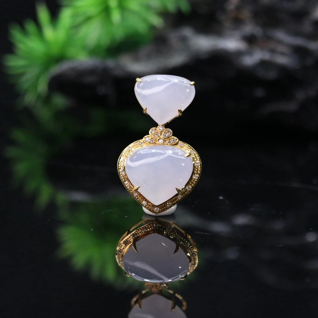 FC50天然缅甸翡翠A货18k爱心吊坠/200886/保利厦门拍卖