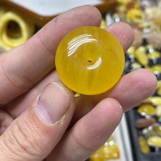 蜜蜡裸石未镶嵌吊坠
