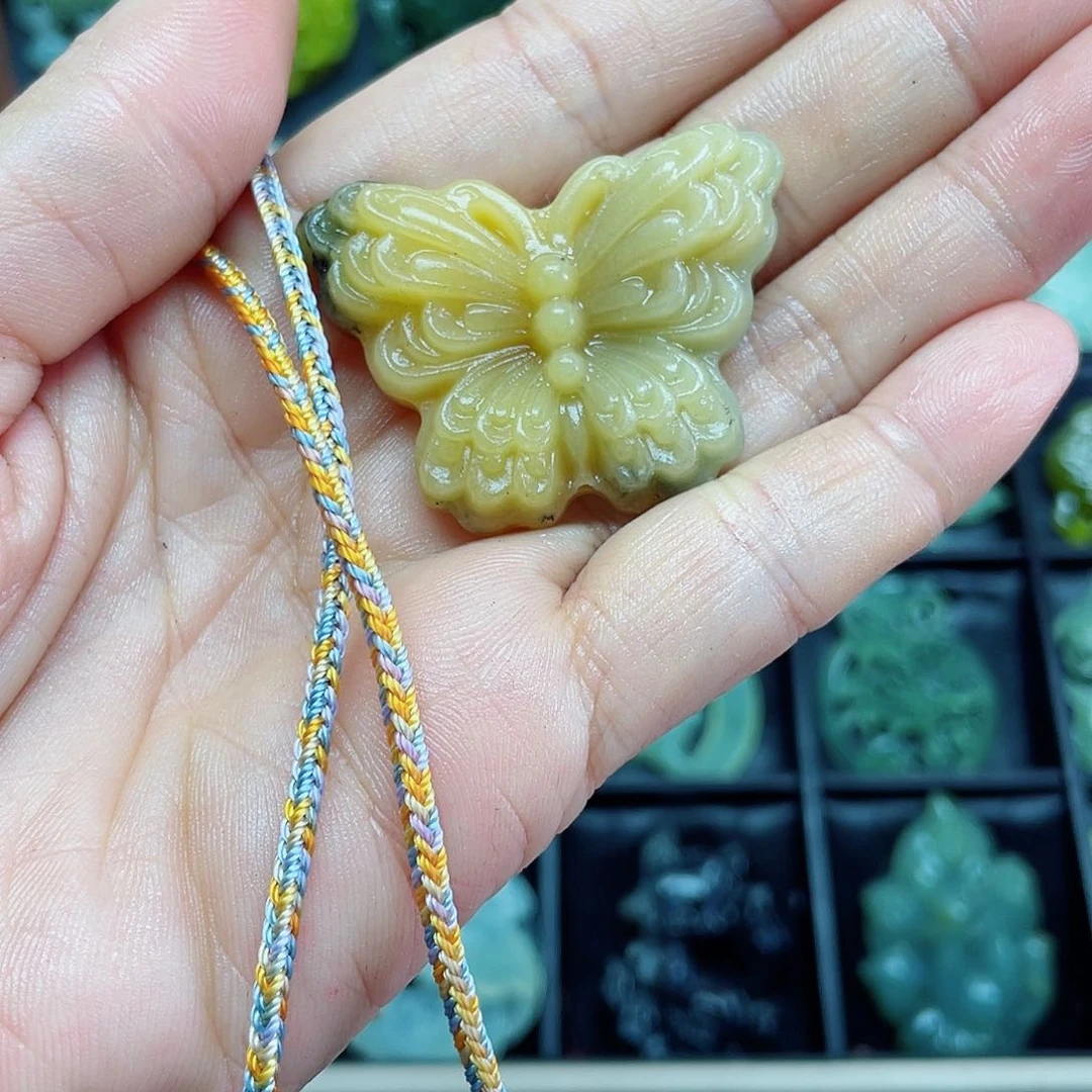 蛇纹石玉未镶嵌颈饰