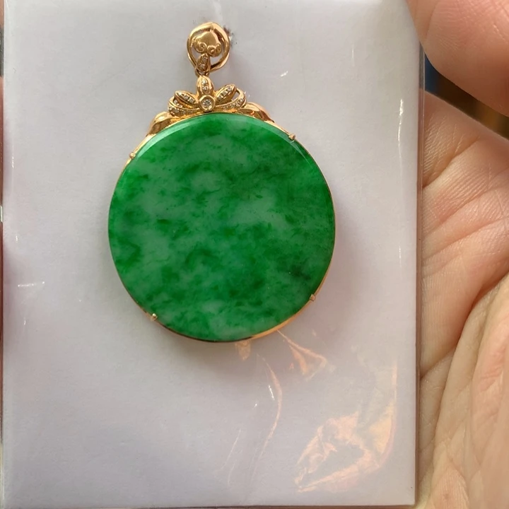 翡翠颈饰18K金镶嵌翡翠吊坠